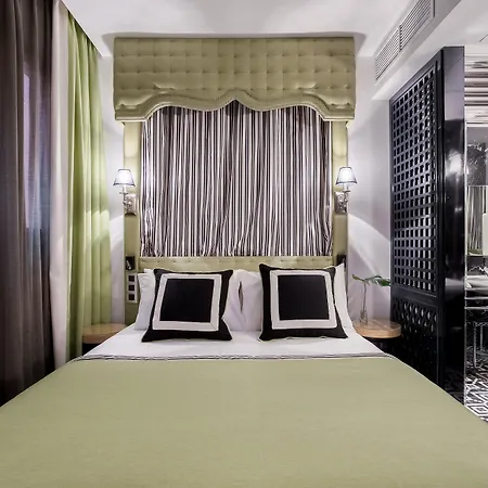 Mate Anna, Hotel